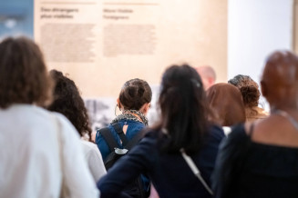 Public dans l'exposition permanente