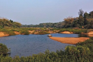 Rivière des Ghâts occidentaux d'Inde