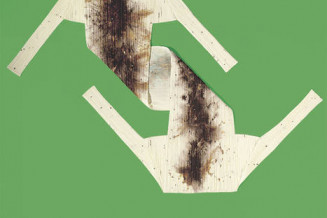 Issey Miyake, combinaison réalisée à partir des tenues du créateur enflammées par l’artiste Cai Guo Qiang le 5 octobre 1998, dans le cadre de la performance "Dragon Explosion" à la Fondation Cartier, Paris, 1998 © Collection Paalis Galliera. Photo : Spass