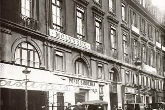 La maison de couture Molyneux, installée à Paris 5 rue Royale (VIII ème arrondissement) en 1925. Cliché : BHVP / Parisienne de Photographie - Photographie Seeberger Frères © BnF