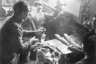 Portugais dans le bidonville de Champigny-sur-Marne, vers 1962
