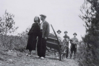 Au premier plan Celia Montalvan et Charles Blavette dans Toni © Gaumont 