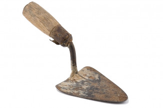 La truelle de Luigi Cavanna © Musée national de l’histoire et des cultures de l’immigration 