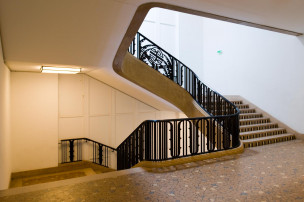 Photo de l'escalier central