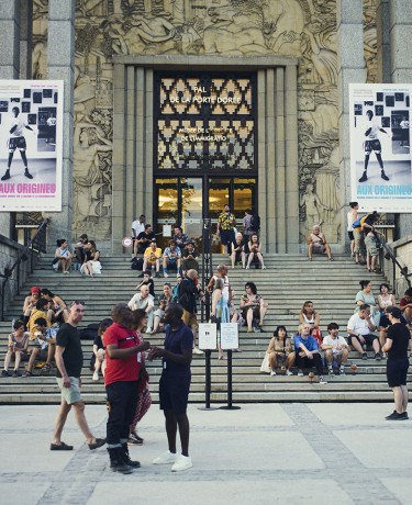 Facade du Palais exposition "Aux origines"
