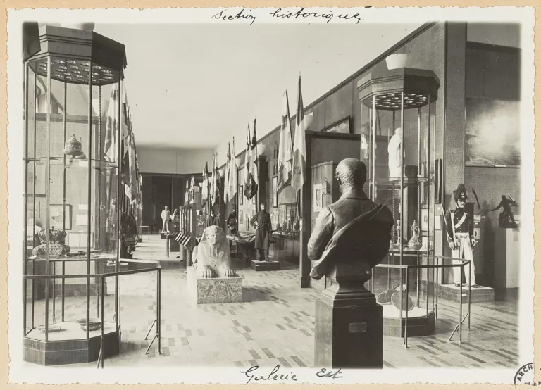 Galerie Est dans le musée des colonies