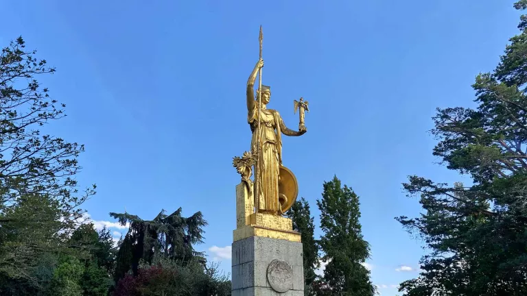 Vue de la statue de bronze "La France"