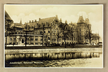 Amsterdam, Koloniaal museum. Carte postale.
