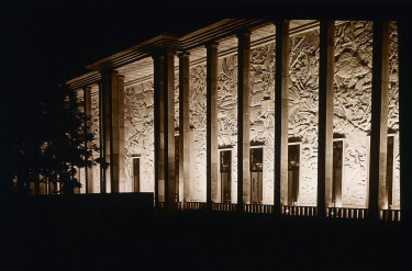 Façade du Musée des Colonies éclairée en 1931